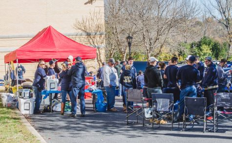 Shepherd Families and Alumni participating in tailgating activities in A lot